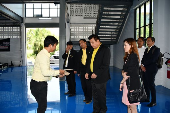 ผู้บริหาร มจพ. พร้อมคณะทำงาน EEC และกองแผนงาน ให้การต้อนรับและเข้าร่วมประชุมกับคณะทำงาน สกพอ. เพื่อประชุมเตรียมความพร้อมในการผลิตกำลังคนด้านระบบ Automation ในเขตพัฒนาพิเศษภาคตะวันออก ณ ศูนย์วิจัยและฝึกอบรมทรัพยากรมนุษย์เพื่ออุตสาหกรรม จังหวัดระยอง 